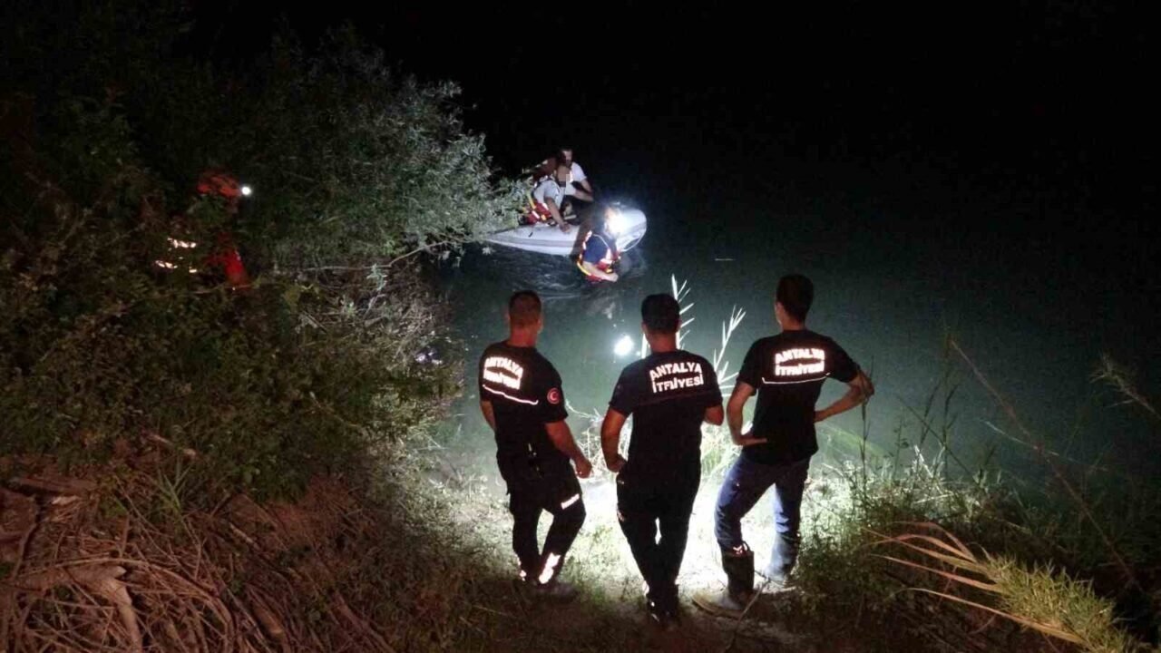 Irmaktaki adacıkta mahsur kaldılar, kurtarıldıktan sonra ceza yediler