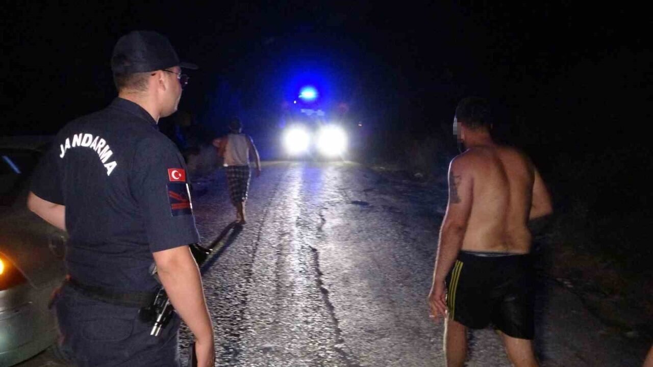 Irmaktaki adacıkta mahsur kaldılar, kurtarıldıktan sonra ceza yediler