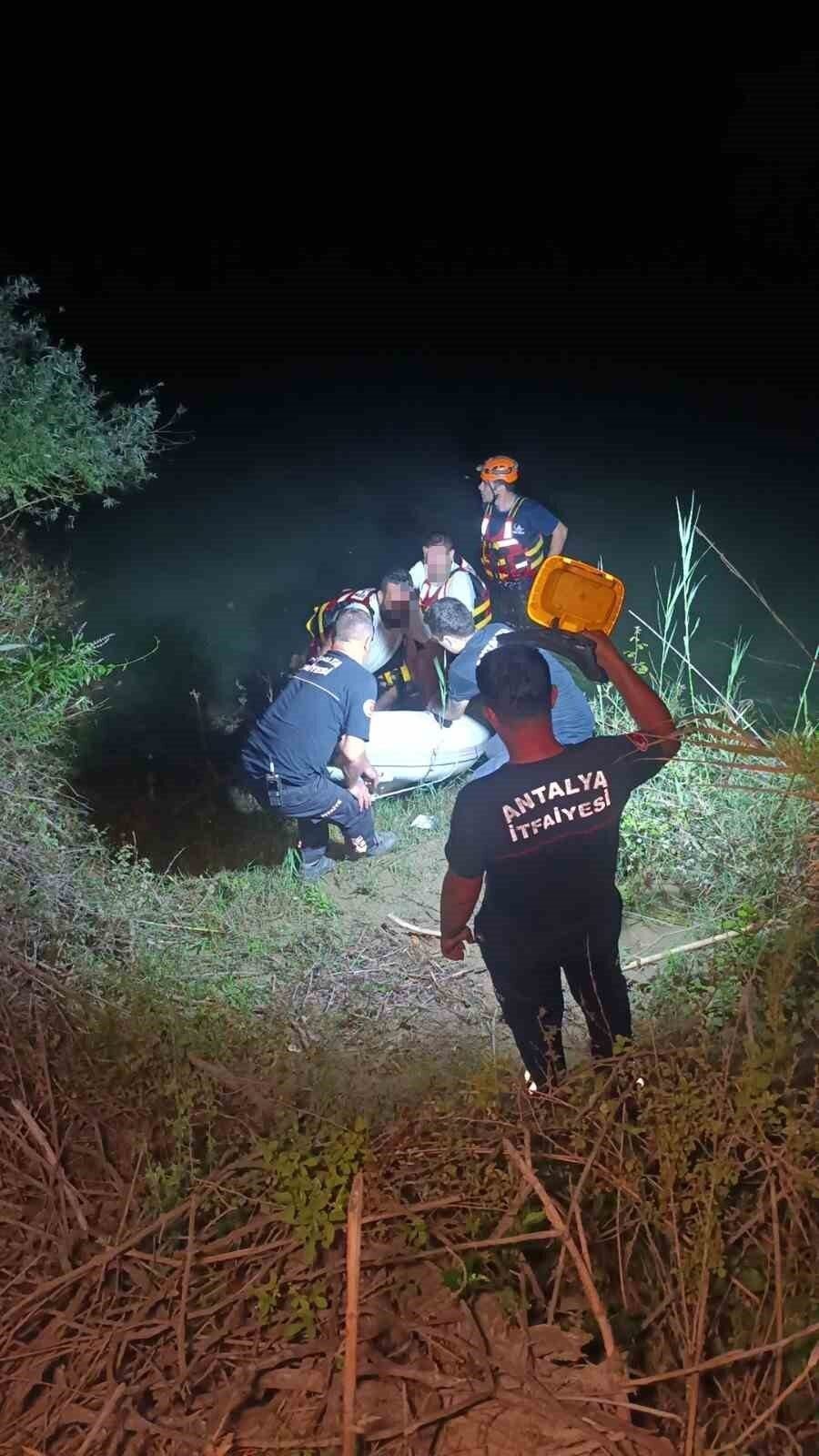 Irmaktaki adacıkta mahsur kaldılar, kurtarıldıktan sonra ceza yediler