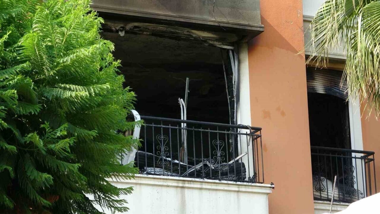 İsviçre’den tatil için geldikleri evleri 1 saat sonra küle döndü