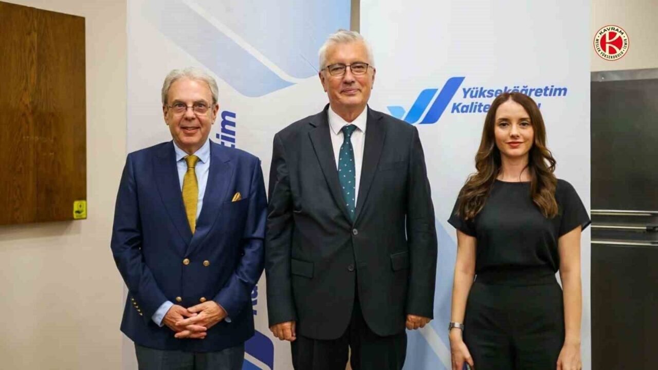 İzmir Kavram, YÖKAK’tan ‘Kurumsal Akreditasyon’ alan ilk MYO oldu