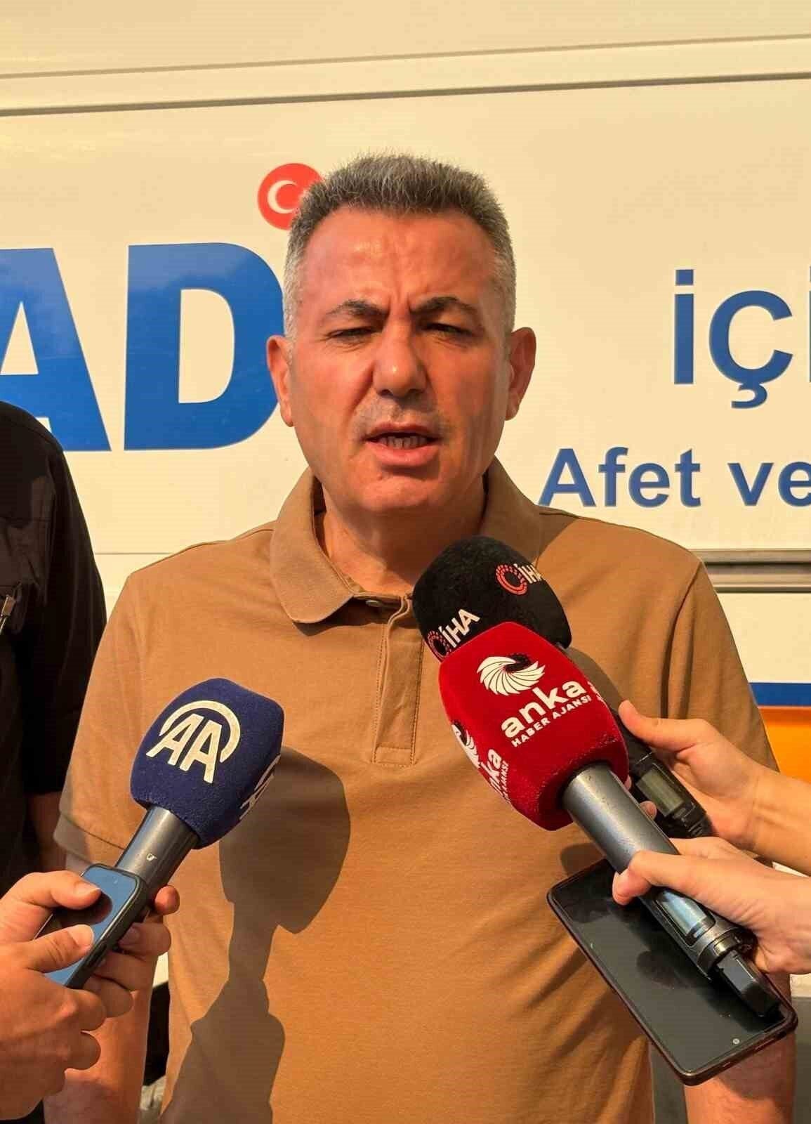İzmir Valisi Elban: "Yangın henüz kontrol atına alınmadı"