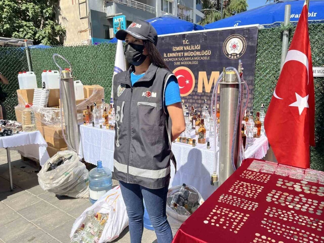İzmir ve Yalova’da tonlarca sahte alkol ve tarihi eser ele geçirildi: 6 tutuklama