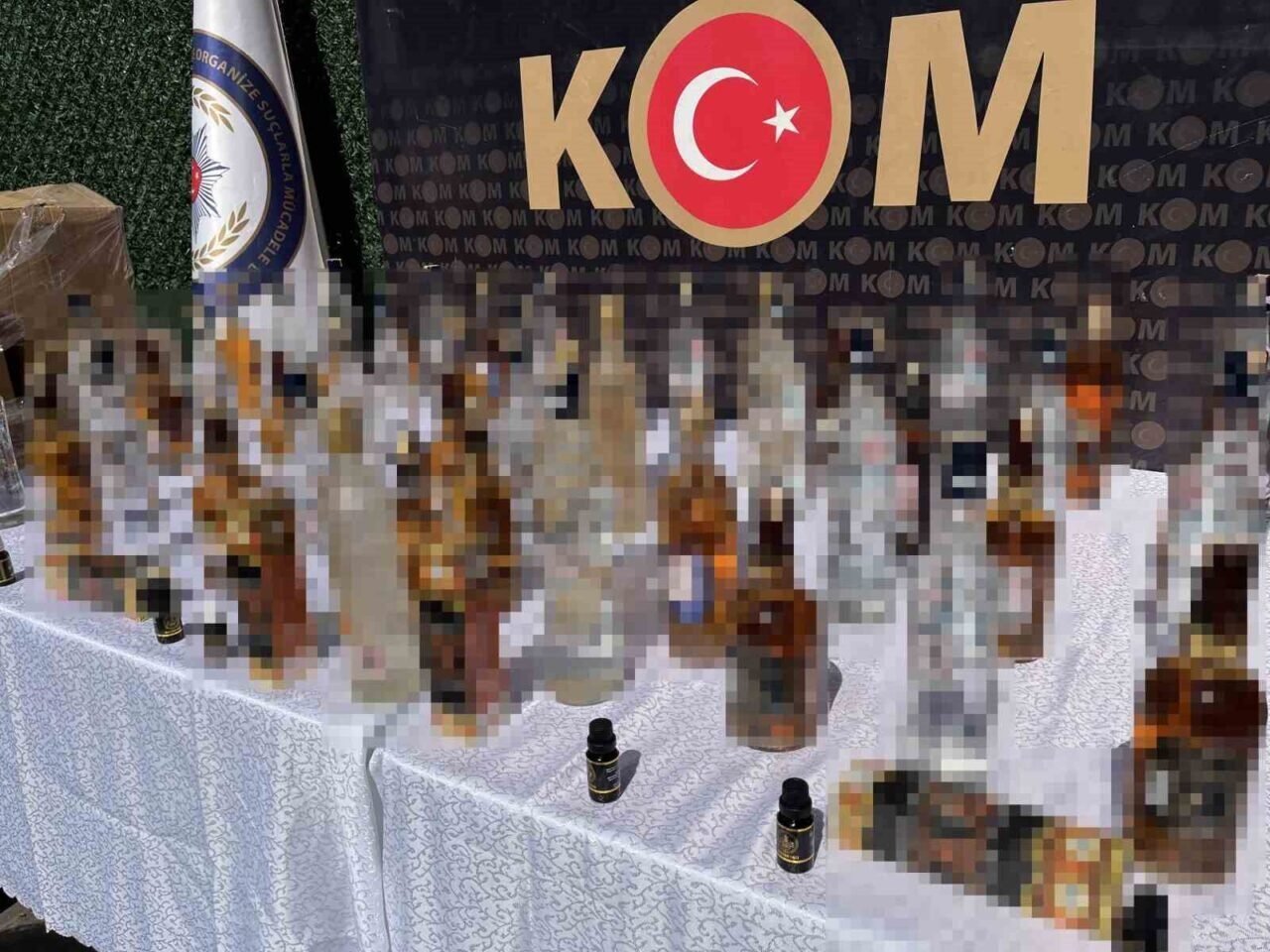 İzmir ve Yalova’da tonlarca sahte alkol ve tarihi eser ele geçirildi: 6 tutuklama