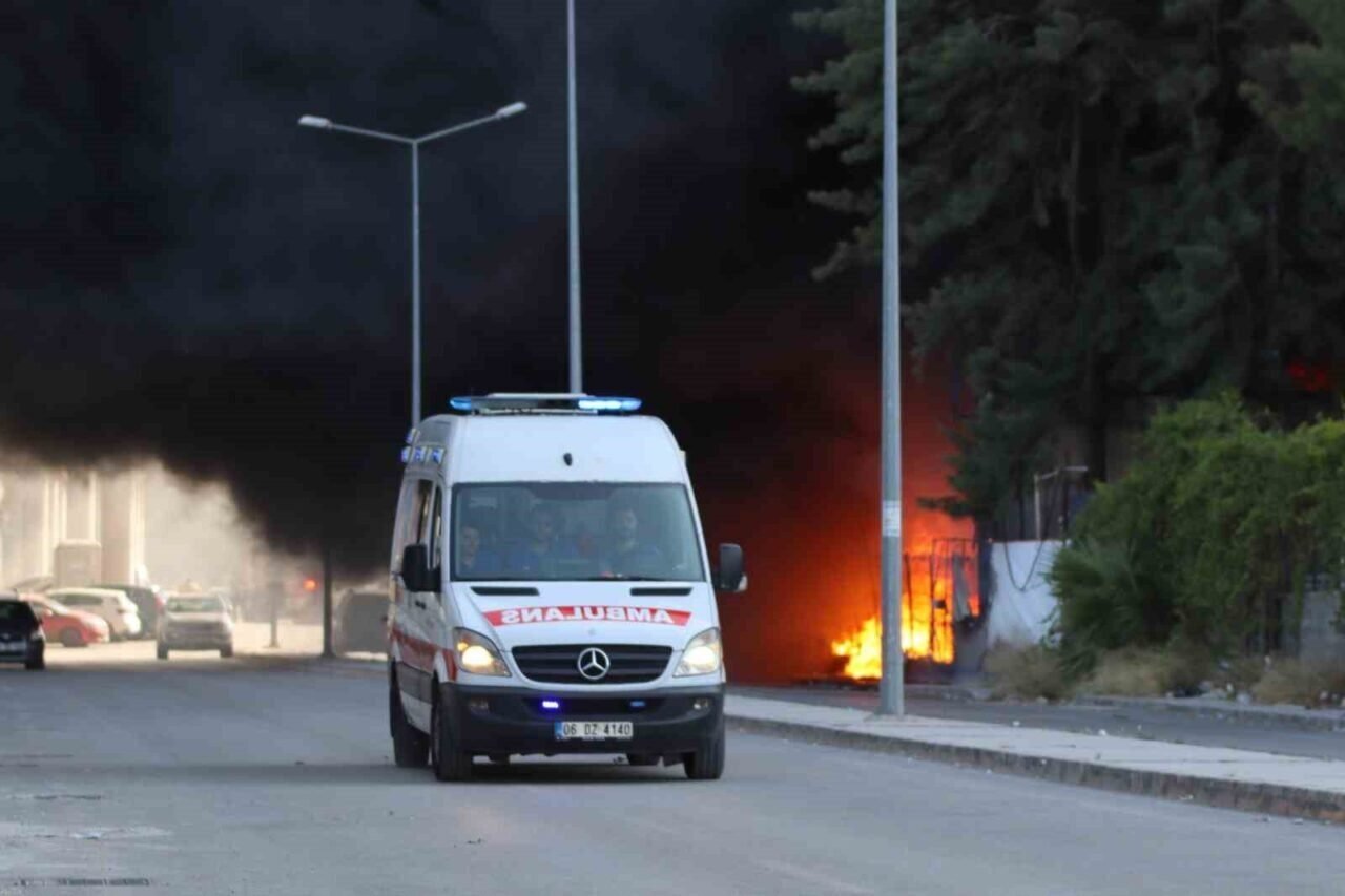 İzmir’de fabrika yangını: Müdahele sürüyor
