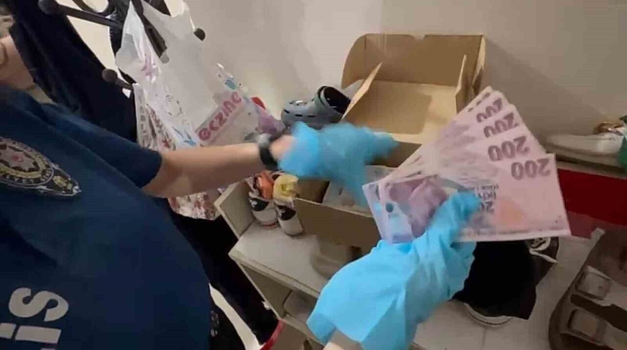İzmir’de FETÖ’nün hücre evlerine operasyonda 27 tutuklama