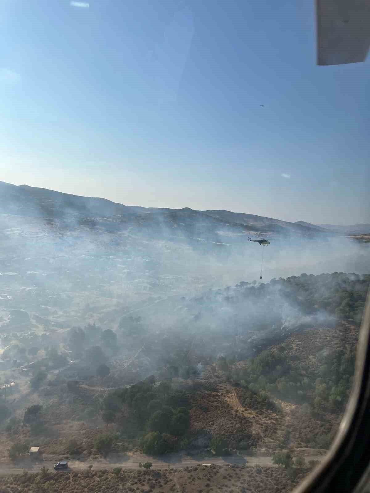İzmir’de orman yangınına havadan ve karadan müdahale