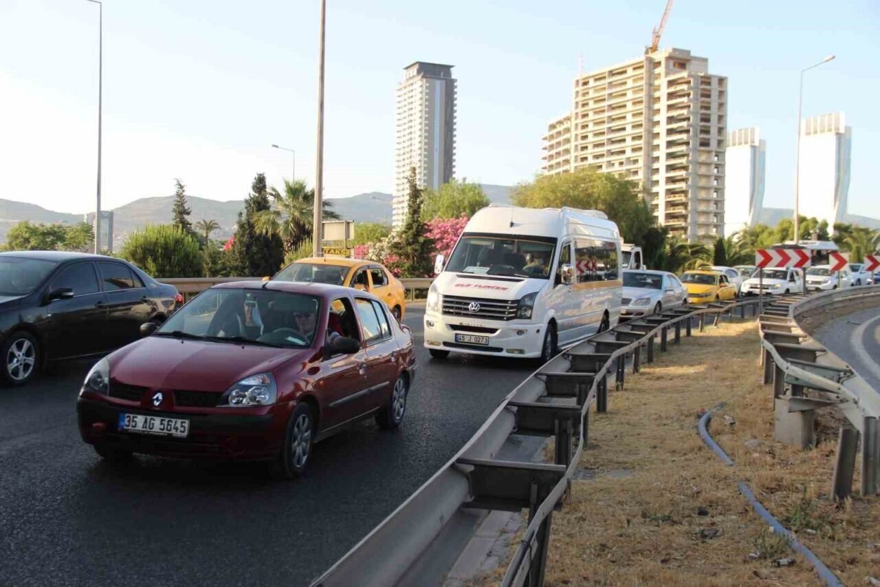 İzmir’de trafiğe kayıtlı araç sayısı 2 milyonu aştı