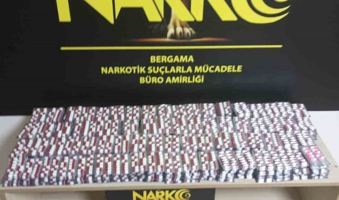 İzmir’de uyuşturucu operasyonu: 2 tutuklama İzmir’in Bergama ilçesinde uyuşturucu madde satışı yaptığı belirlenen 2 kişi,
