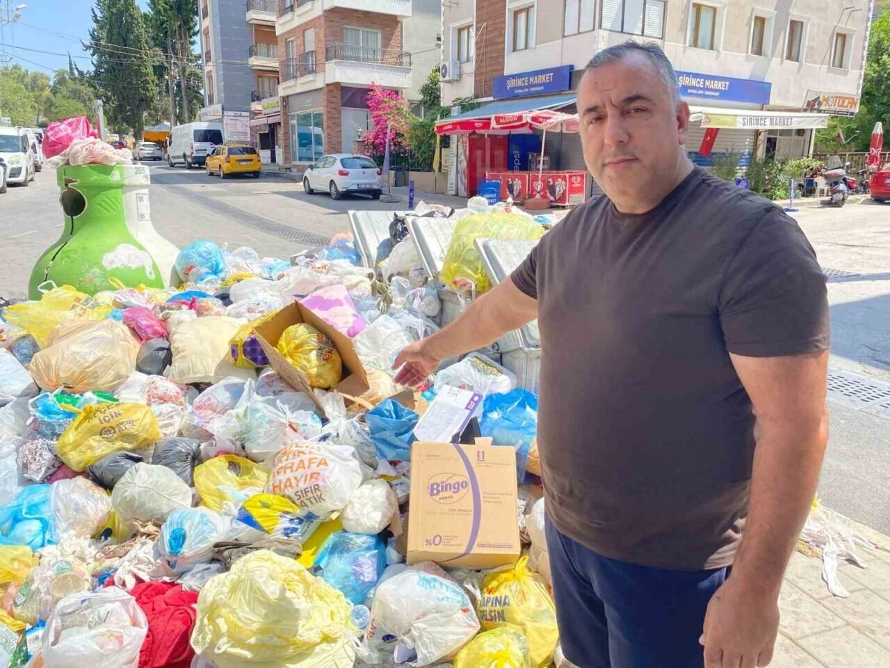 İzmir’in çöple dolu sokakları Hindistan’ı andırıyor