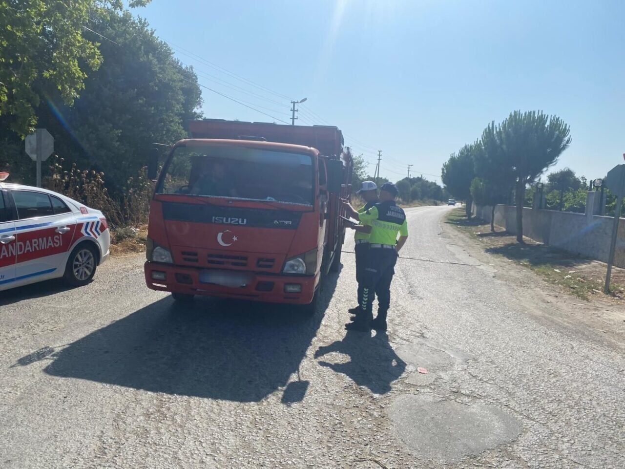 Jandarma ekiplerinden şok trafik uygulaması: 52 sürücüye cezai işlem uygulanı