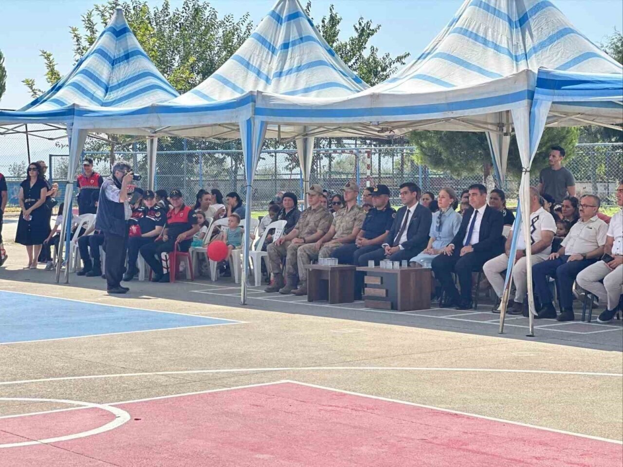 Jandarma, karne sevincine ortak oldu