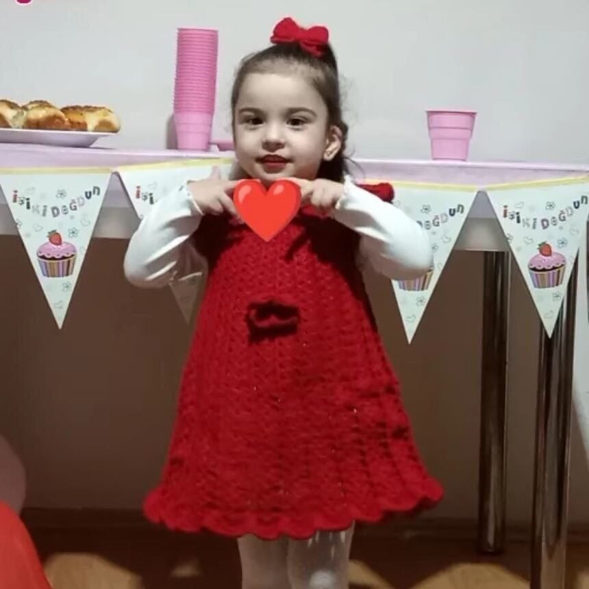 Kahreden ölüm: Minik Nazlı havuza düşüp hayatını kaybetti Kahreden ölüm: Minik Nazlı havuza düşüp hayatını kaybetti