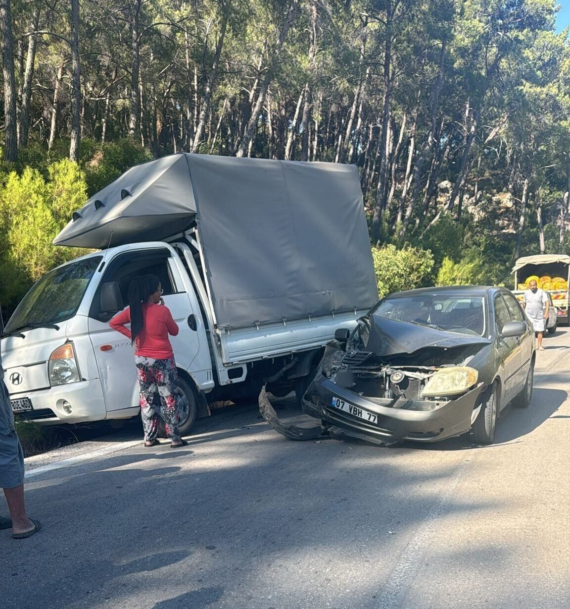 Kamyonete çarpan otomobil sürücüsü hayatını kaybetti Kamyonete çarpan otomobil sürücüsü hayatını kaybetti