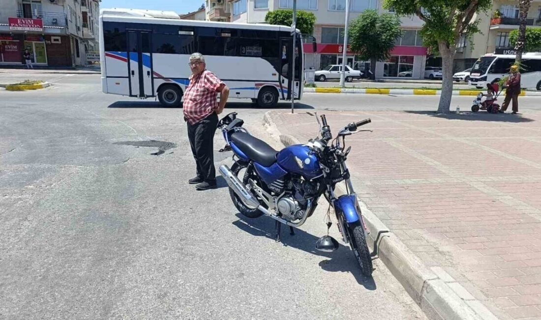 Antalya’nın Manavgat ilçesinde motosiklet ile kapalı kasa kamyonetin çarpışması sonucu
