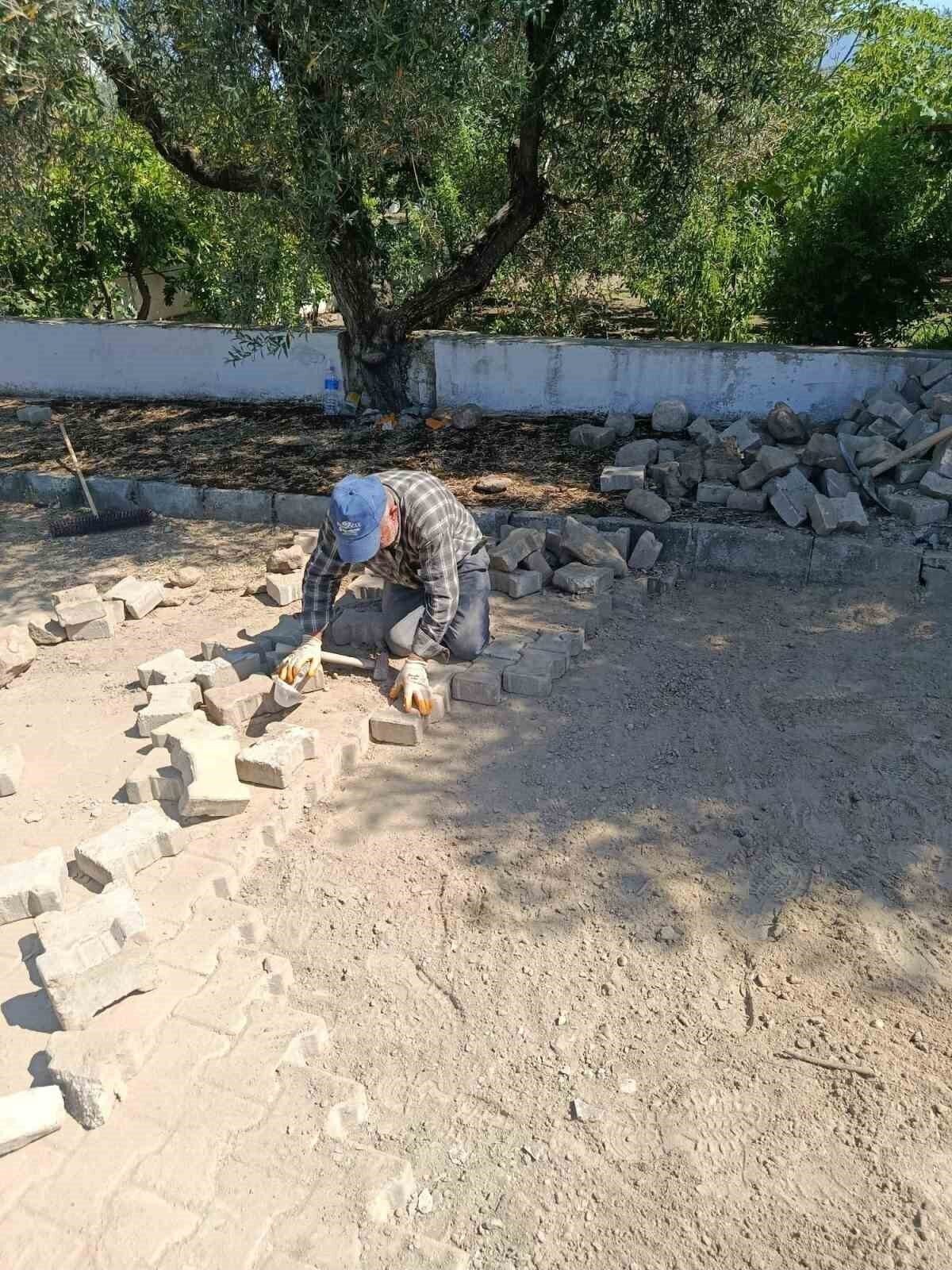 Karacasu’da yol çalışmaları devam ediyor