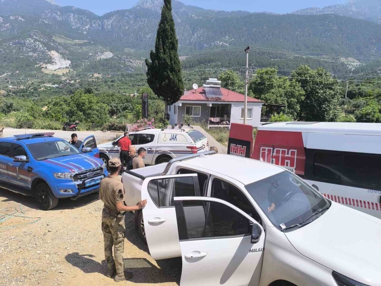 Kayıp yaşlı adam için 300 kişilik ekip 10 gündür sahada Kayıp yaşlı adam için 300 kişilik ekip 10 gündür sahada