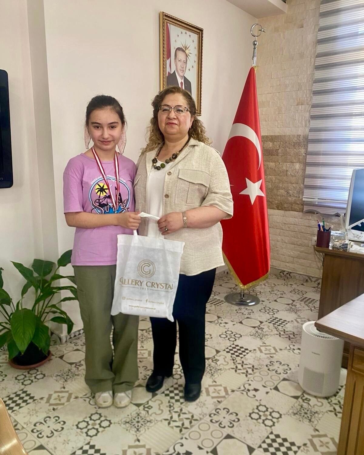 Kaymakam Doğru, il birincisi olan öğrencileri ödüllendirdi