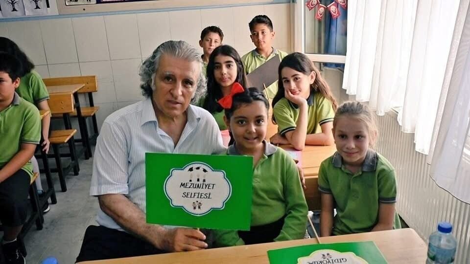 Kuşadası Kaymakamı İbrahim Keklik, İlçe Milli Eğitim Müdürlüğü tarafından İkiçeşmelik