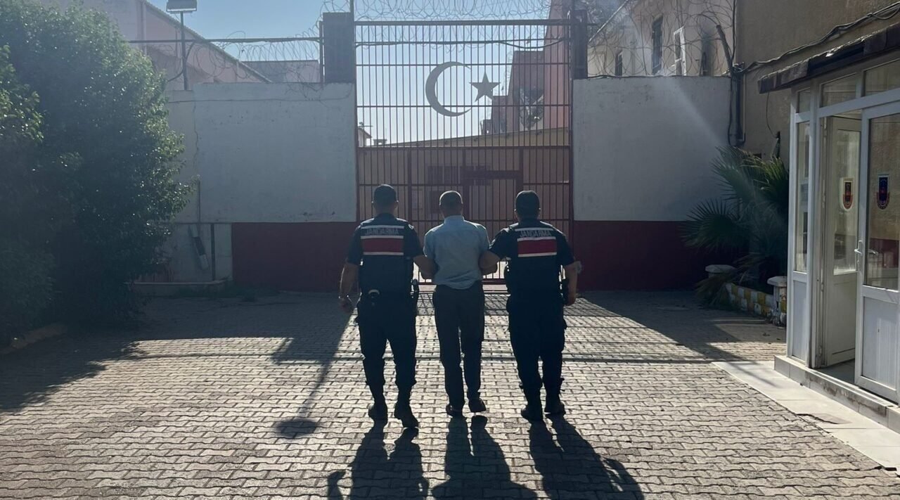 Kazada 1 kişinin ölümüne neden olan sürücü tutuklandı Kazada 1 kişinin ölümüne neden olan sürücü tutuklandı