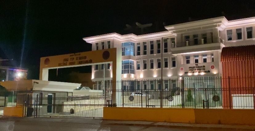 Aydın’ın Kuyucak ilçesinde seyir halindeyken motosikletin kayması sonucu düşüp yaralanan