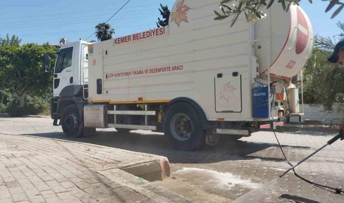 Kemer Belediyesi Temizlik İşleri Müdürlüğü ekipleri, Kemer genelinde bulunan çöp