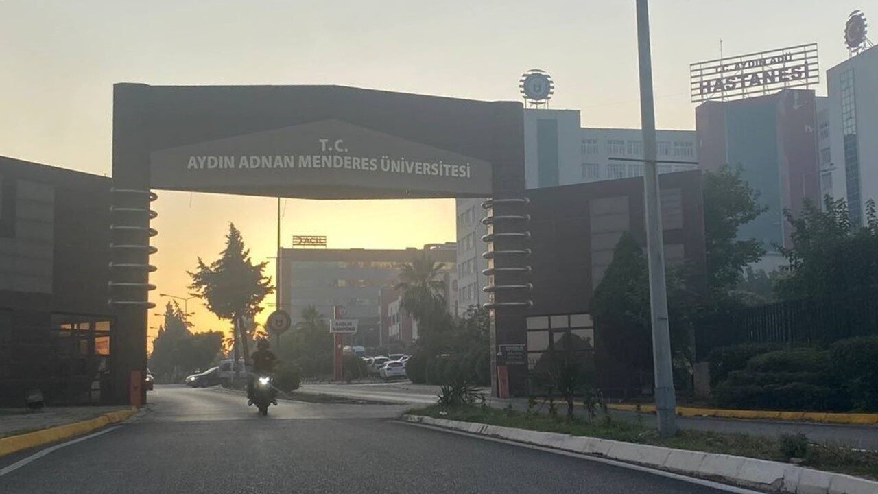 Kentin zirve noktasından yükselen kara dumanlar panikletti