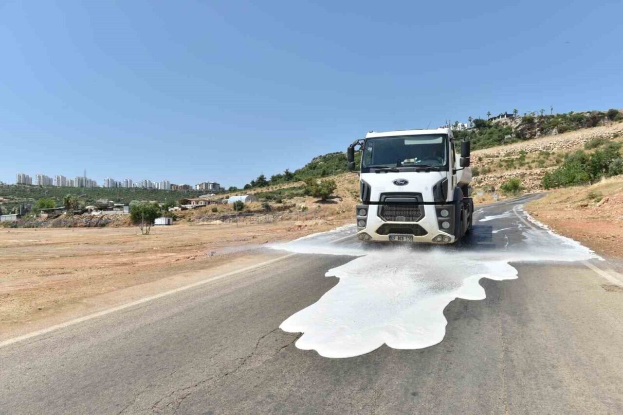 Kepez’de kurban bayramı sonrası temizlik ve dezenfekte çalışması