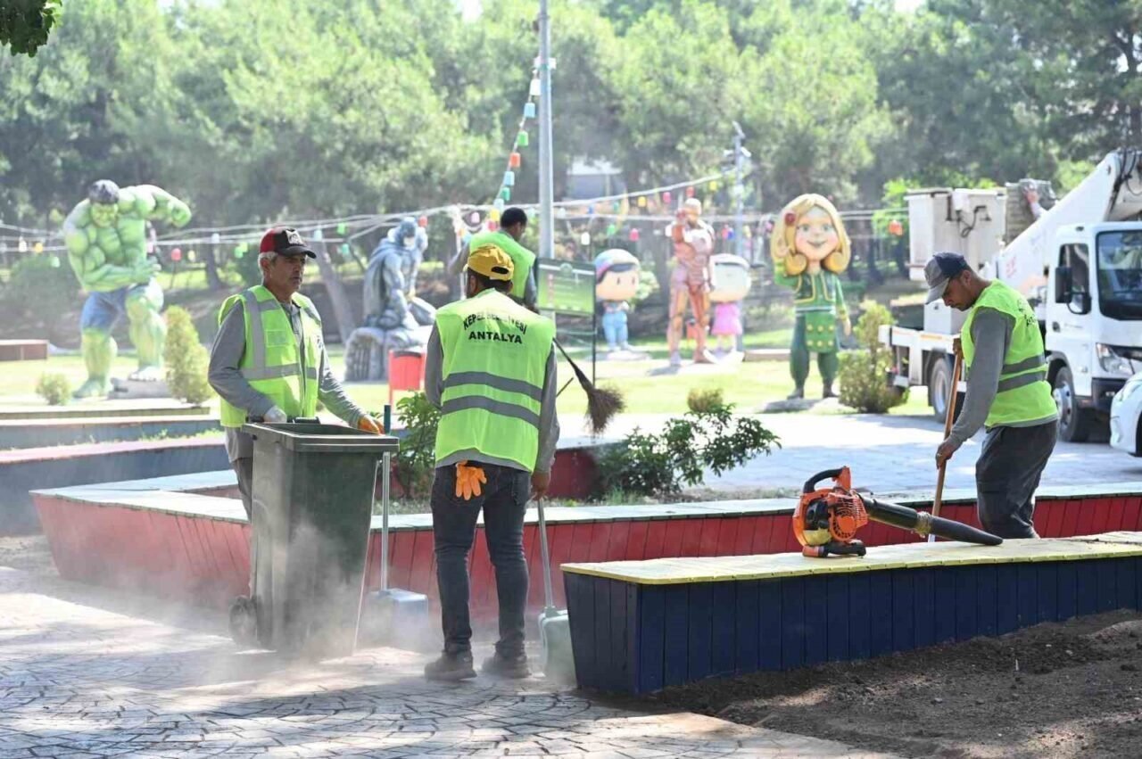 Kepez’de Tek Sarnıç Parkı’nda temizlik seferberliği