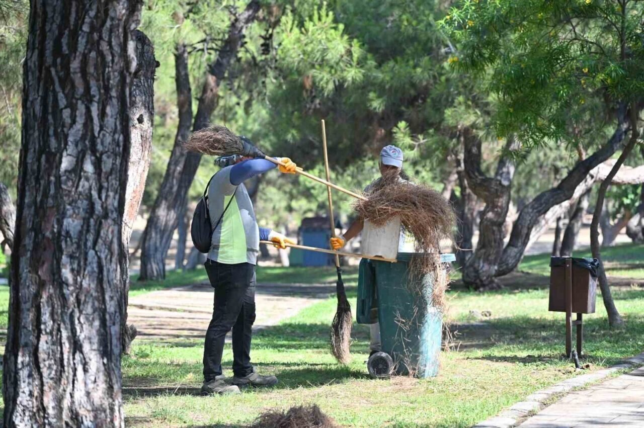 Kepez’de Tek Sarnıç Parkı’nda temizlik seferberliği