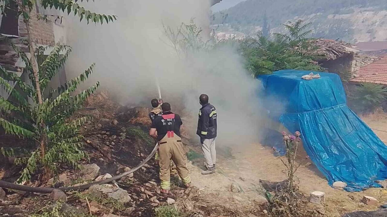 Kırkağaç’taki orman yangını kontrol altına alındı
