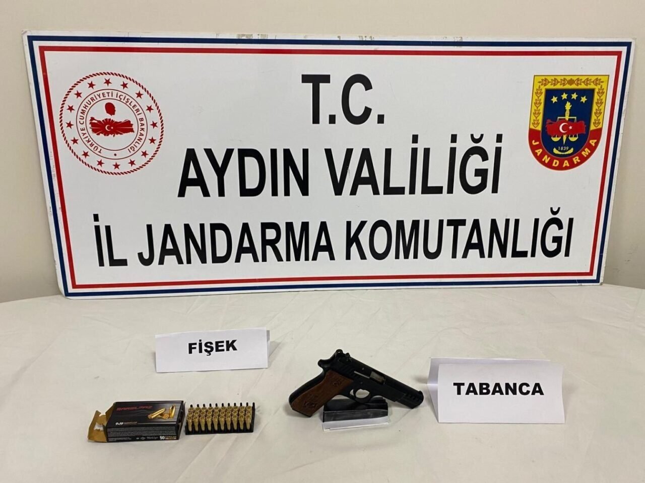 Koçarlı’da ruhsatsız silah ele geçirildi
