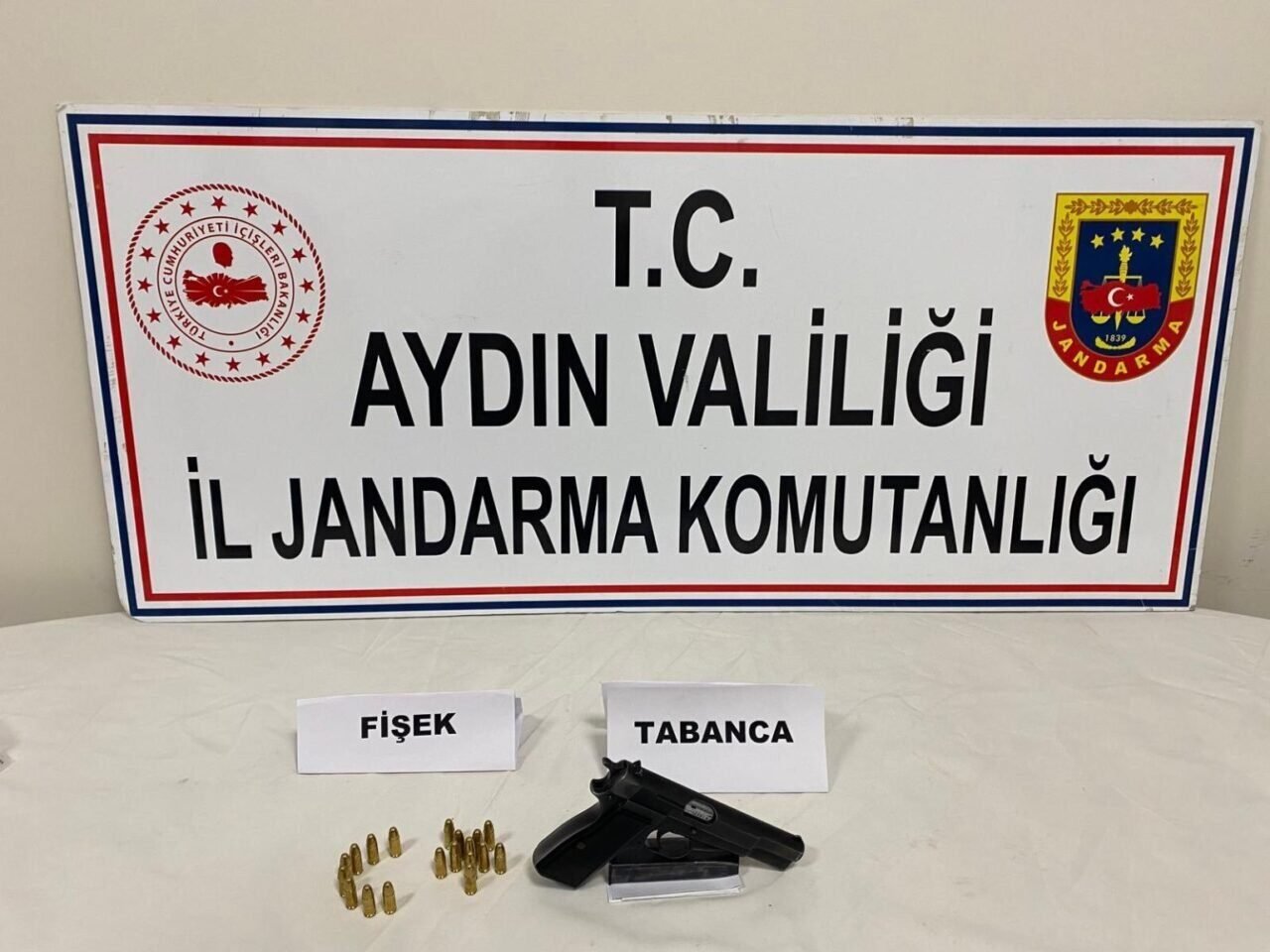 Koçarlı’da ruhsatsız silah ele geçirildi