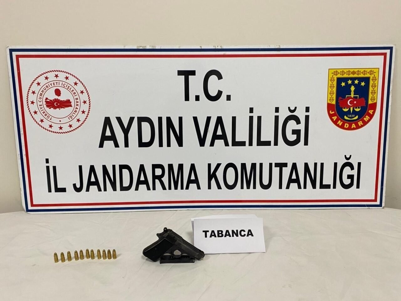 Koçarlı’da ruhsatsız silah ele geçirildi