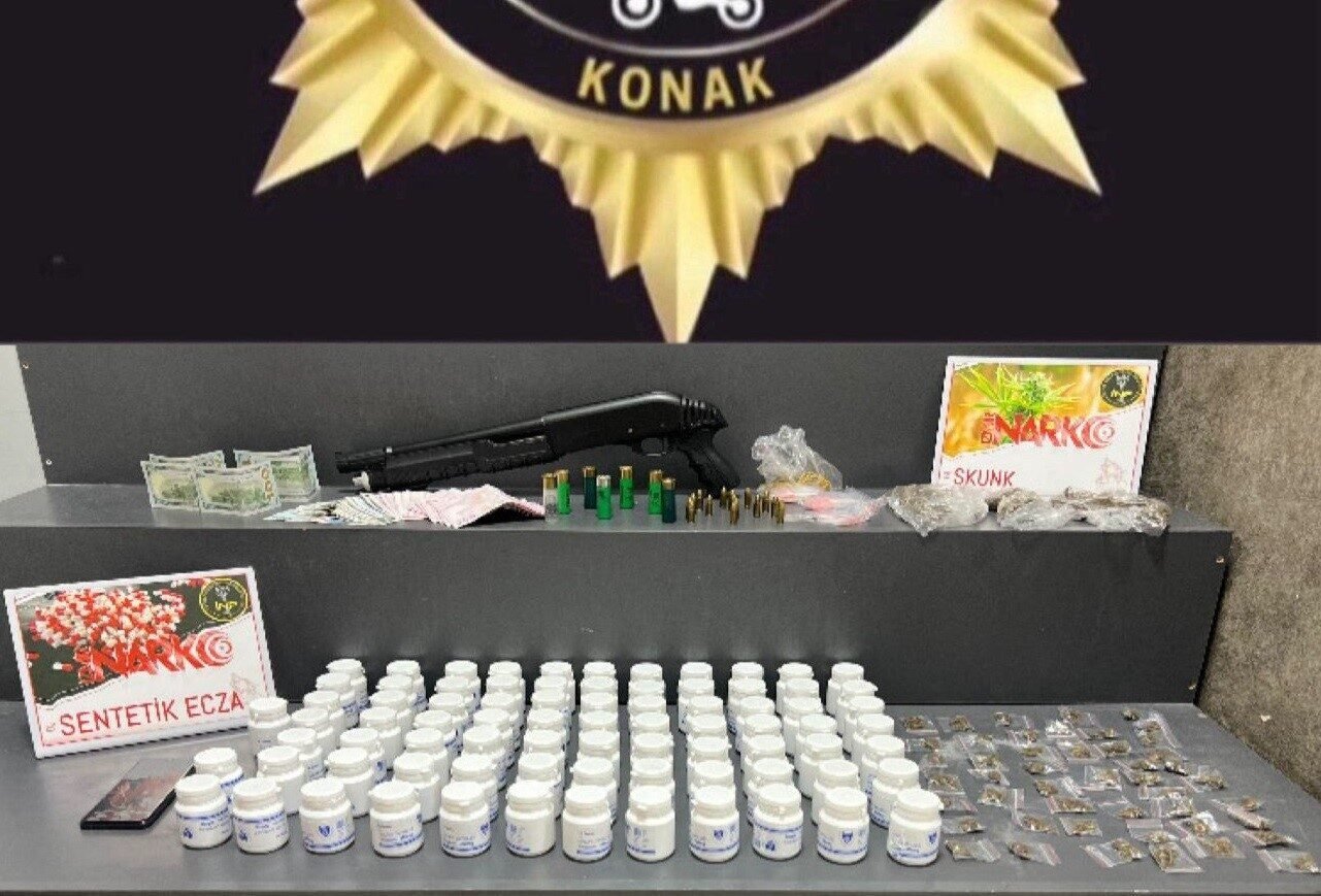 Konak’ta uyuşturucu tacirlerine geçit yok: 13 tutuklama Konak’ta uyuşturucu tacirlerine geçit yok: 13 tutuklama