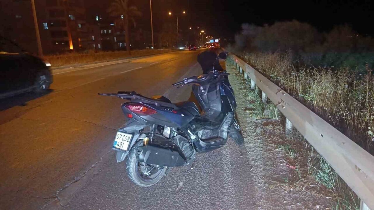 Kontrolden çıkan motosiklet devrildi: 2 yaralı Kontrolden çıkan motosiklet devrildi: 2 yaralı