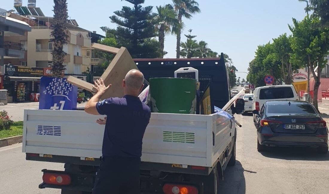 Konyaaltı Belediyesi, ilçede bulunan kaldırımların işgali yapan işletmelere göz açtırmıyor.