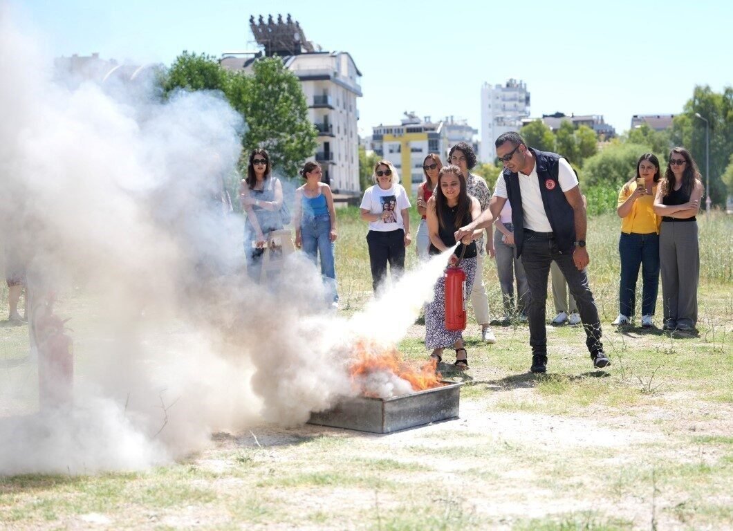 Kreş öğretmenleri yangın eğitimi aldı