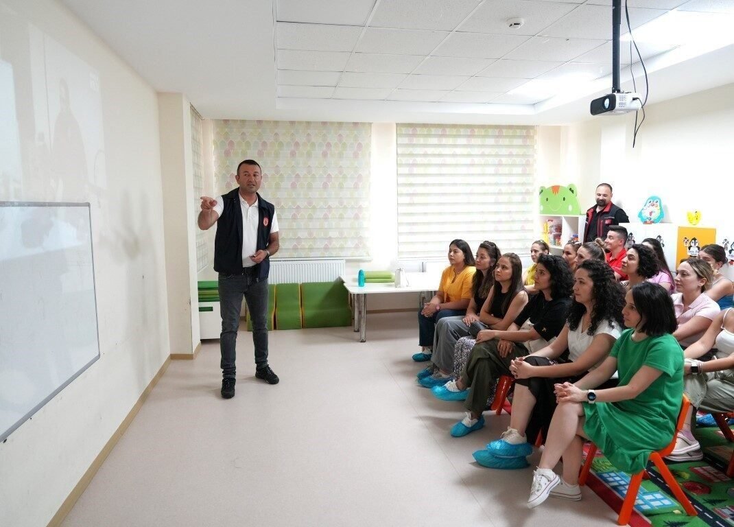 Kreş öğretmenleri yangın eğitimi aldı