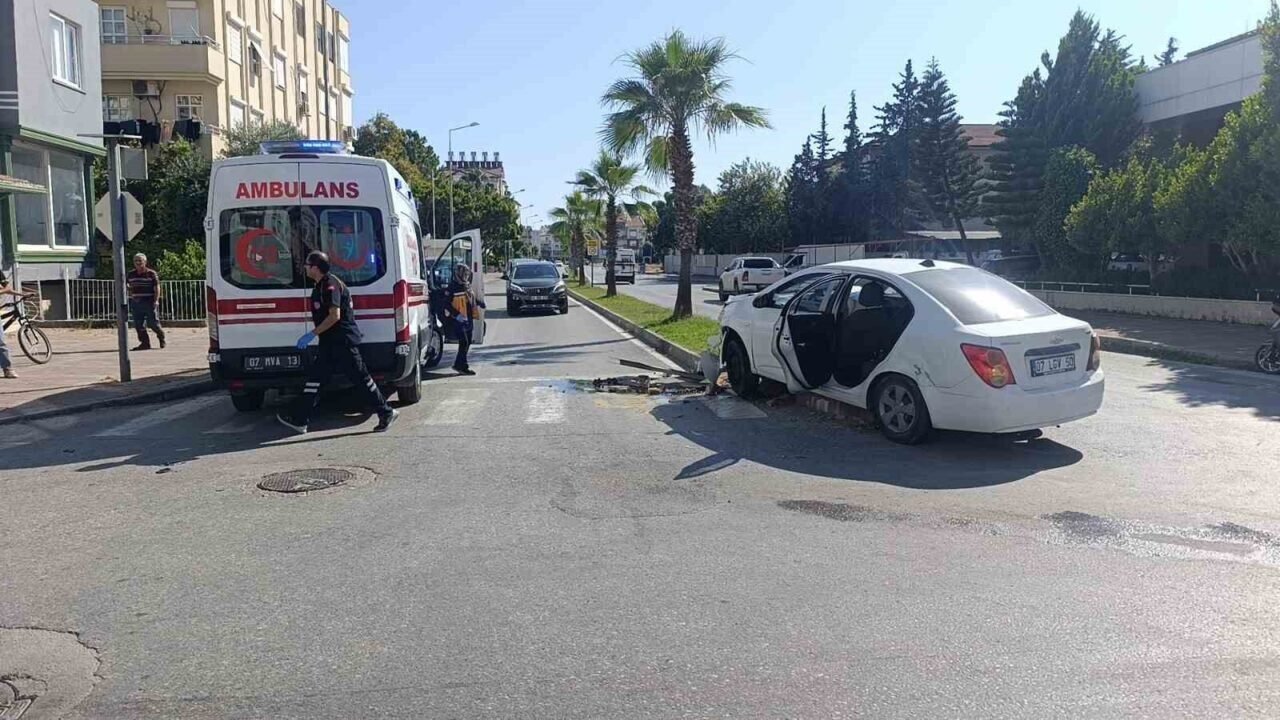 Küçük kızı, kazada hafif yaralanan annesinden ayrılmak istemedi