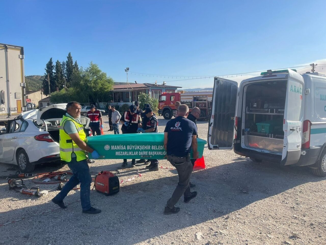 Kula’da feci kaza: Baba ve 3 çocuğu hayatını kaybetti