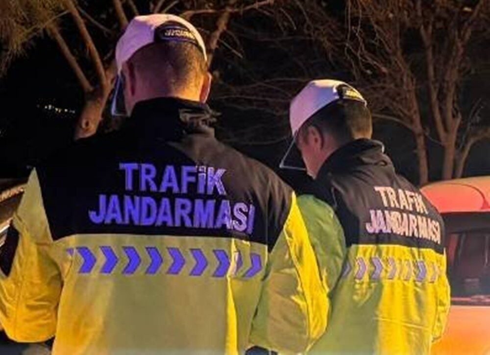 Kural tanımaz sürücü bu sefer uyuşturucu madde etkisi ile araç kullanırken yakalandı Kural tanımaz sürücü bu sefer uyuşturucu madde etkisi ile araç kullanırken yakalandı