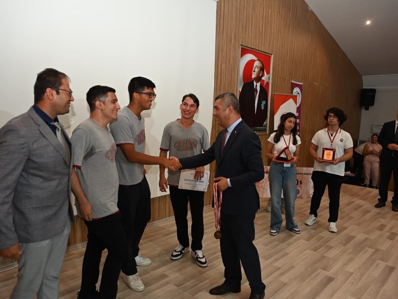 Kuşadalı öğrenciler Matematik Olimpiyatlarında il birincisi oldu