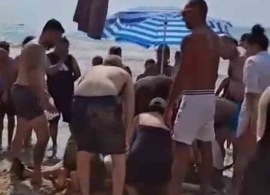 Aydın’ın Kuşadası ilçesinde 2 kişi serinlemek için girdikleri Kadınlar Denizi’nde