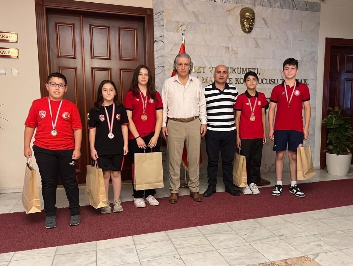 Kuşadası’nda başarılı sporcular Kaymakam Keklik ile görüştü