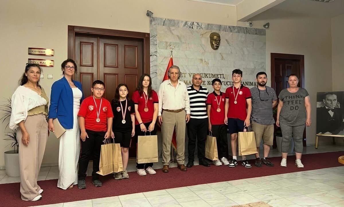 Kuşadası’nda başarılı sporcular Kaymakam Keklik ile görüştü