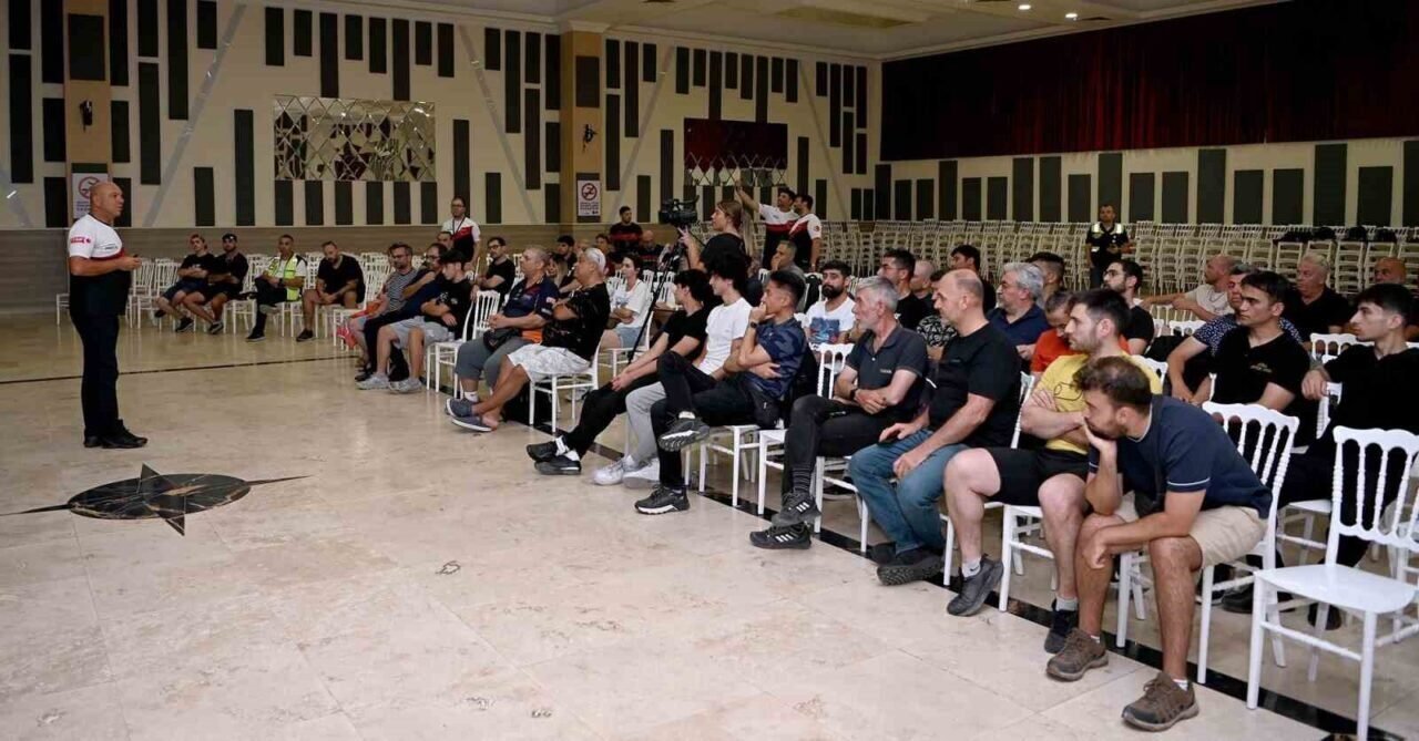Kuşadası’nda motosiklet tutkunlarına ileri ve güvenli sürüş eğitimi verildi