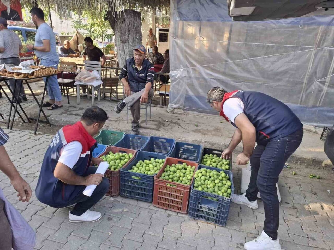Kuyucak İlek Pazarı’nda denetim ve bilgilendirme Kuyucak İlek Pazarı’nda denetim ve bilgilendirme