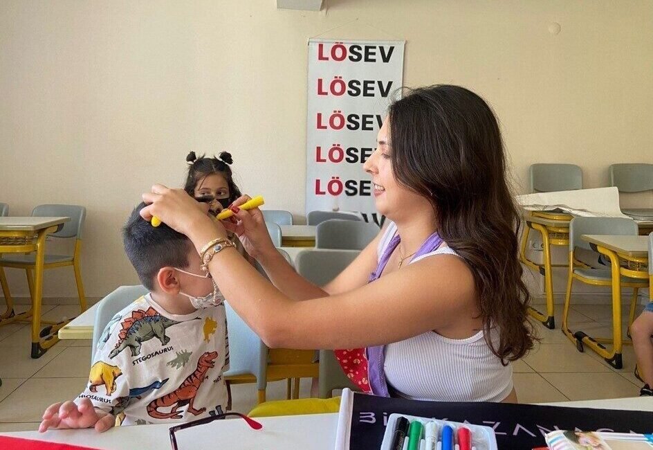 Aydın’da lösemili çocuklar için gönüllülük esasıyla düzenlenen moral etkinliğinde bir