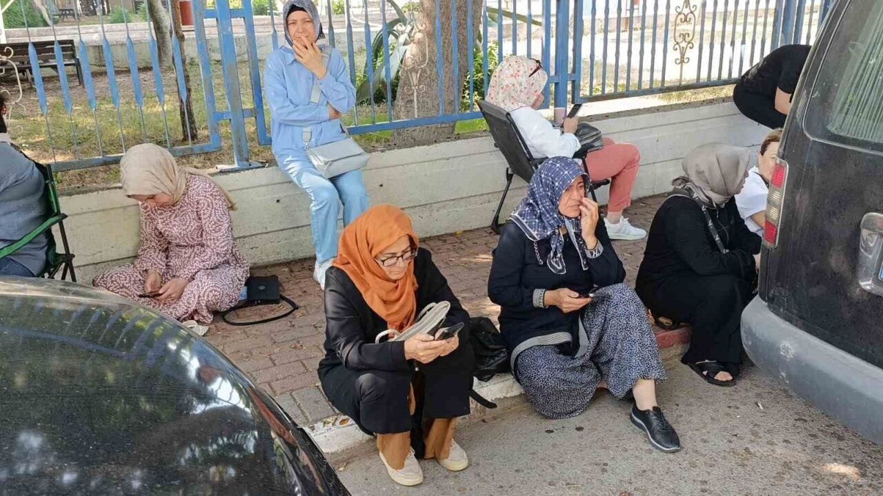 Manavgat’ta LGS heyecanı: Veliler dua etti, öğrenciler ter döktü